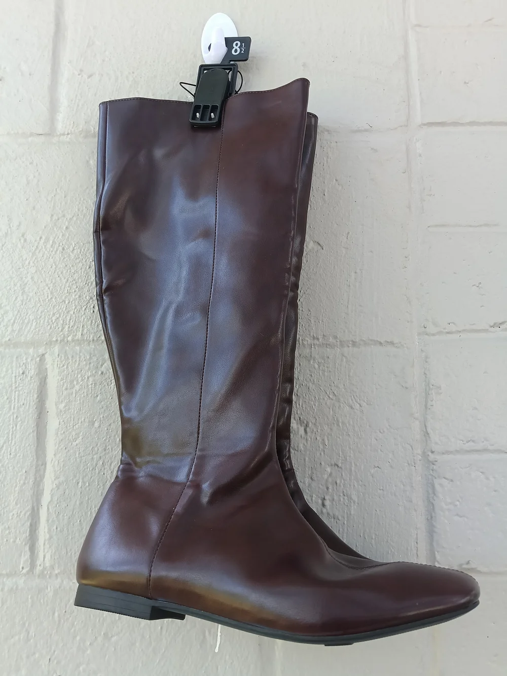 Women’s Tall Burgundy Knee-High Leather Boots Side Zip Size 8.5 US New With Tag